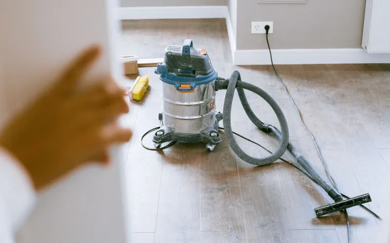 Shop vacuum on a newly finished floor